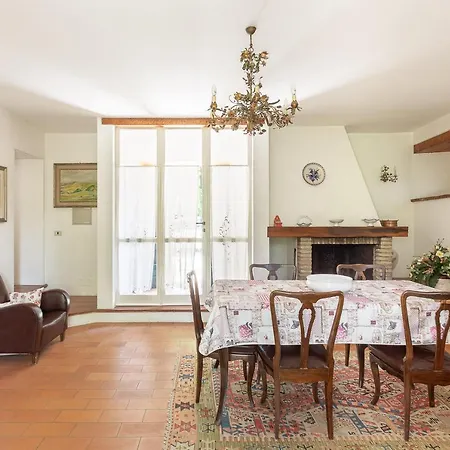 Podere Terrerosse Con Piscina Nell'entroterra Di ヴィラ