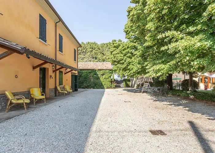 Podere Terrerosse Con Piscina Nell'entroterra Di リミニ