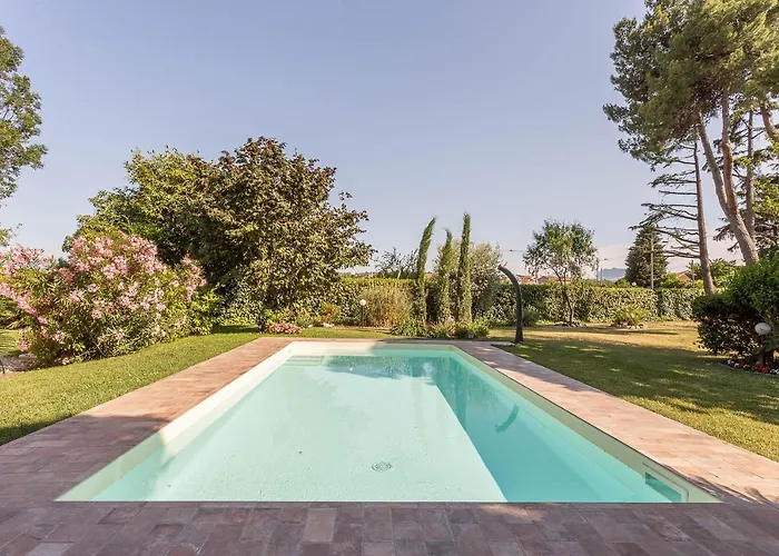 Podere Terrerosse Con Piscina Nell'entroterra Di ヴィラ *