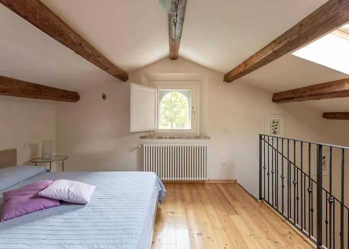 Podere Terrerosse Con Piscina Nell'entroterra Di ヴィラ