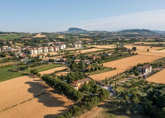 Podere Terrerosse Con Piscina Nell'entroterra Di * リミニ