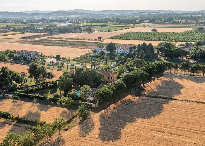 Podere Terrerosse Con Piscina Nell'entroterra Di ヴィラ リミニ
